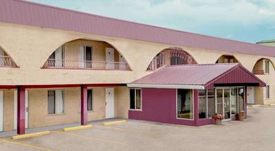 Howard Johnson by Wyndham Downtown Kamloops