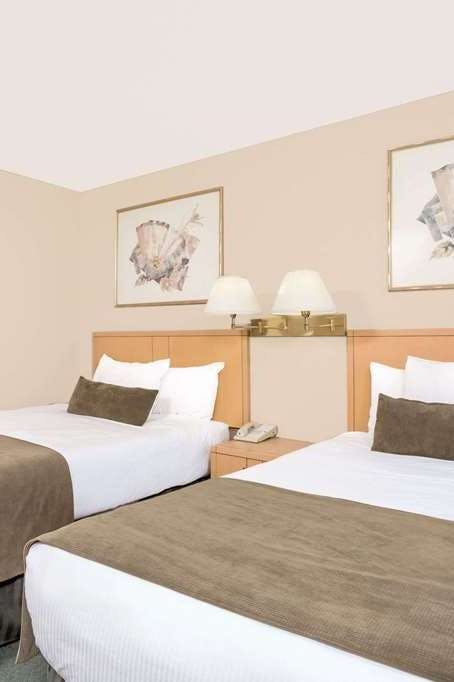 Hotel Howard Johnson by Wyndham Downtown Kamloops photo 2