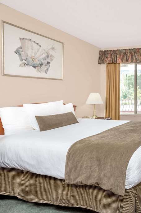 Hotel Howard Johnson by Wyndham Downtown Kamloops photo 3