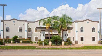 Days Inn & Suites by Wyndham NASA Space Center Houston