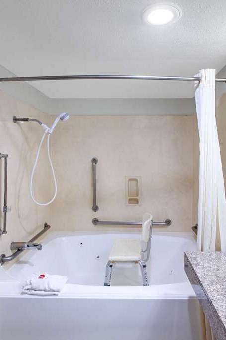 Hotel Days Inn & Suites by Wyndham NASA Space Center Houston photo 5