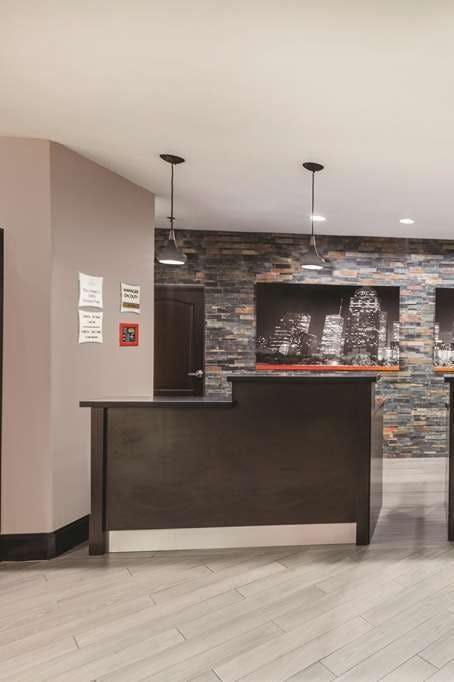 Hotel La Quinta Inn & Suites by Wyndham Houston Bush Intl Airpt E photo 4