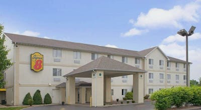 Super 8 by Wyndham Pontoon Beach IL/St. Louis MO Area