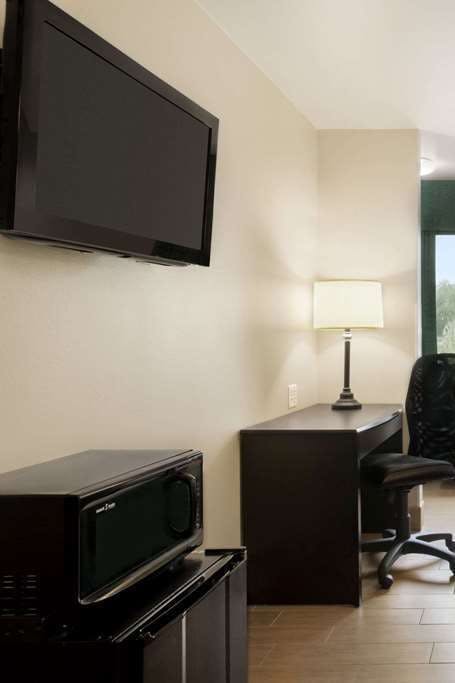 Hotel Baymont Inn Suites Glenwood photo 3