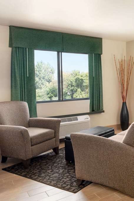 Hotel Baymont Inn Suites Glenwood photo 4