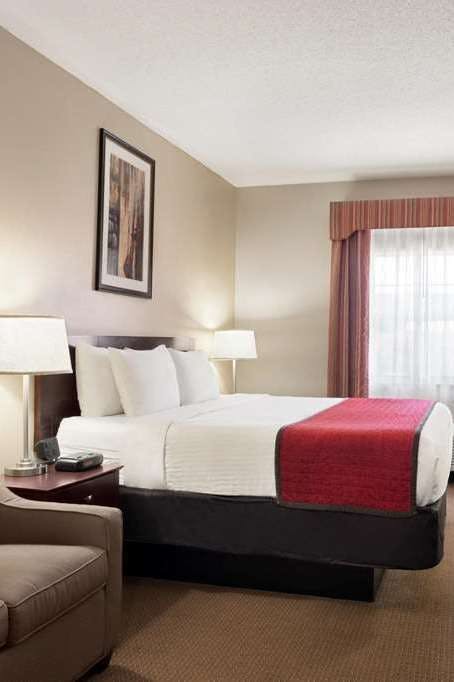 Hotel Ramada by Wyndham Elizabethtown photo 1