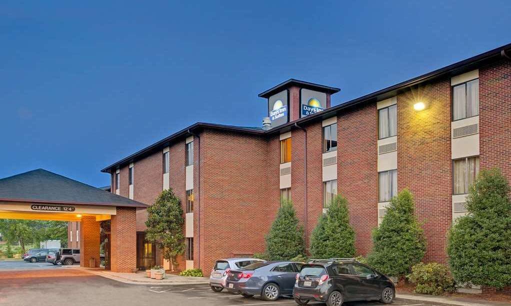 Days Inn & Suites by Wyndham Hickory