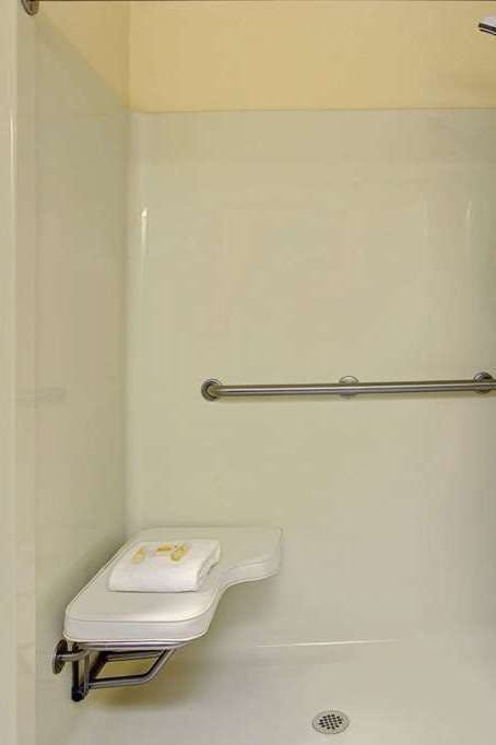 Hotel Days Inn & Suites by Wyndham Hickory photo 5