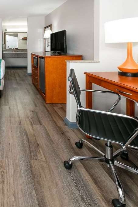 Hotel Howard Johnson by Wyndham Lafayette photo 2