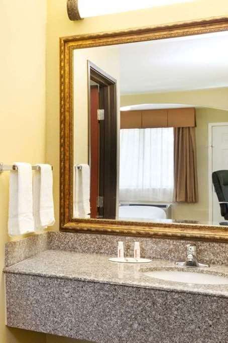 Hotel Howard Johnson by Wyndham Lafayette photo 4