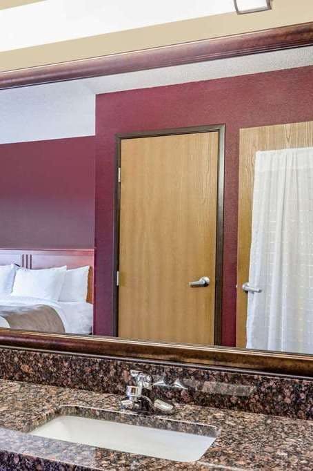 Hotel AmericInn by Wyndham Duluth South Black Woods Event Center photo 5