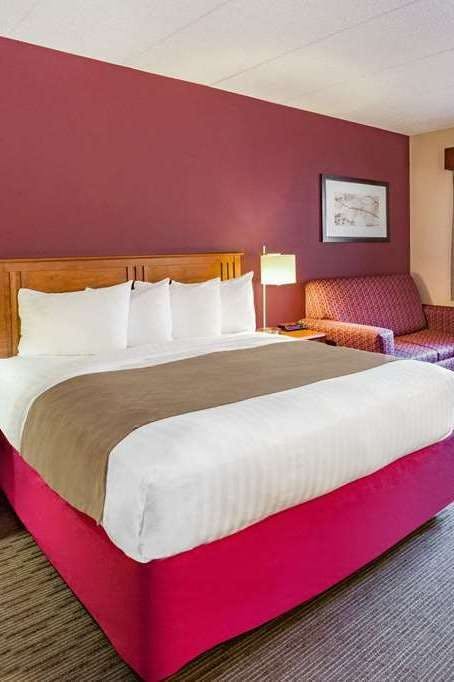 Hotel AmericInn by Wyndham Duluth South Black Woods Event Center photo 1