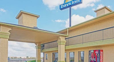 Days Inn by Wyndham Morgan's Wonderland / IH-35 N