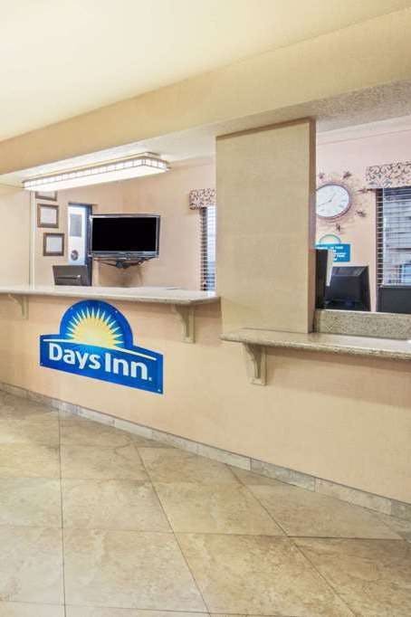 Hotel Days Inn by Wyndham Morgan's Wonderland / IH-35 N photo 5