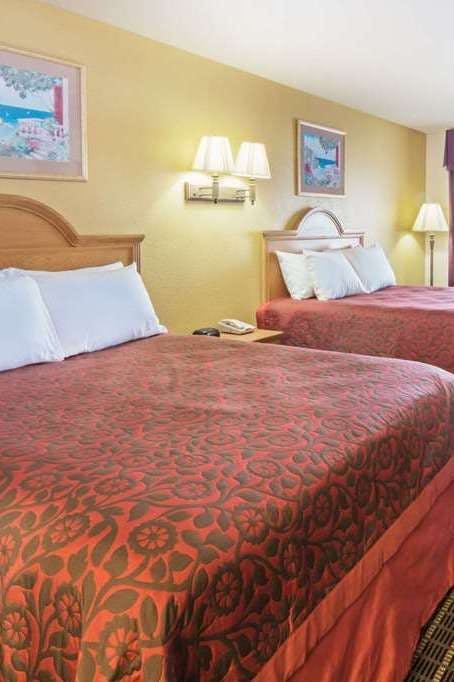 Hotel Days Inn by Wyndham Morgan's Wonderland / IH-35 N photo 1