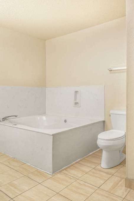 Hotel Days Inn by Wyndham Morgan's Wonderland / IH-35 N photo 3