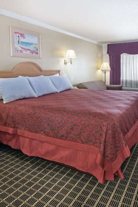 Hotel Days Inn by Wyndham Morgan's Wonderland / IH-35 N photo 2