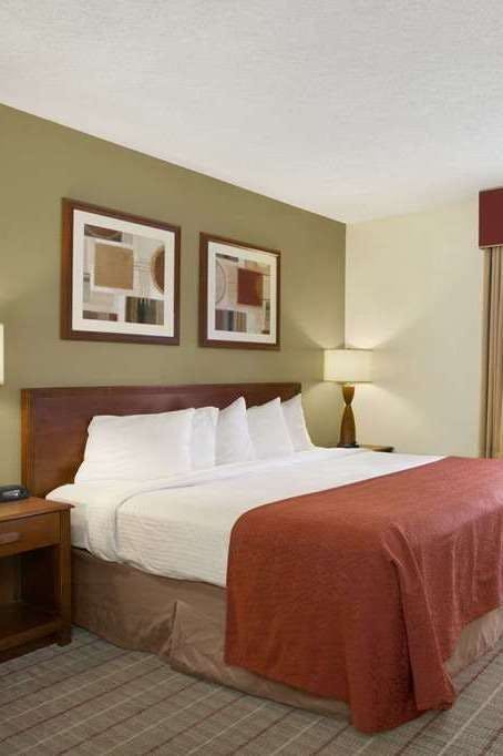 Hotel Baymont Haubstadt Evansville N photo 2