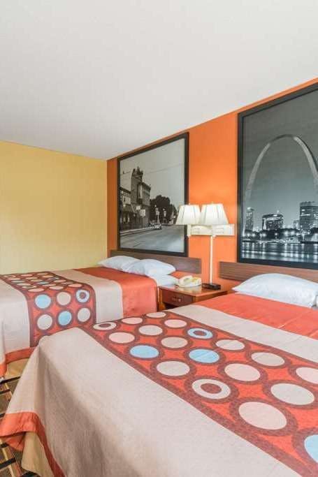 Hotel Super 8 by Wyndham Staunton photo 1