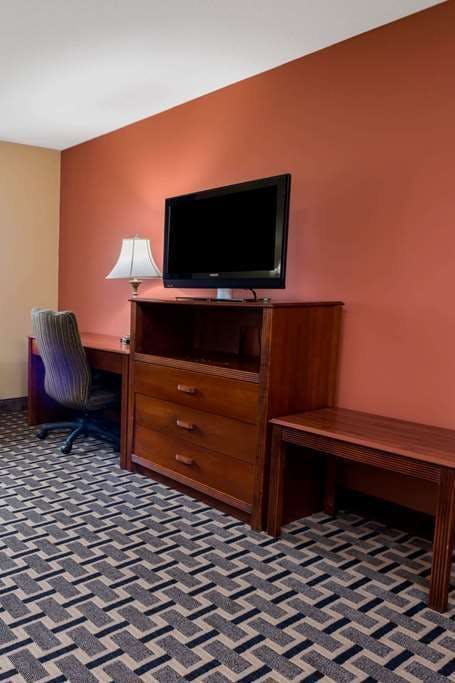 Hotel Super 8 by Wyndham Staunton photo 3