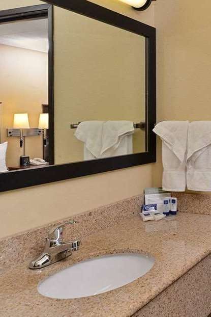 Hotel AmericInn Fergus Falls photo 3