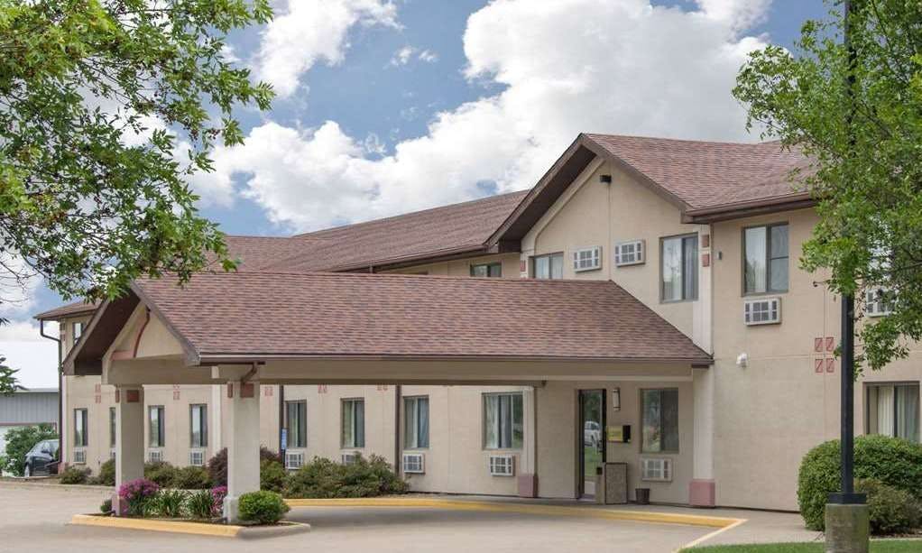 Super 8 by Wyndham Knoxville