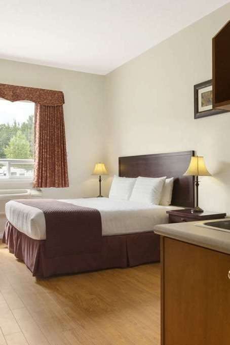 Hotel Days Inn Chetwynd photo 2