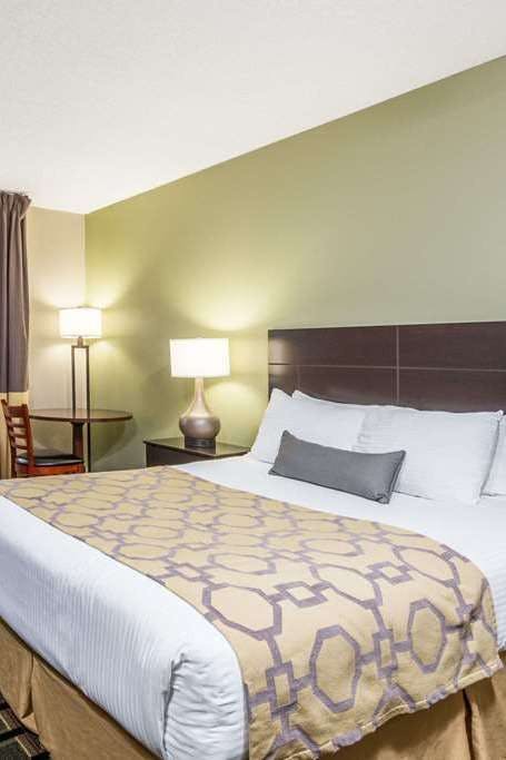 Hotel Baymont by Wyndham Cambridge photo 1