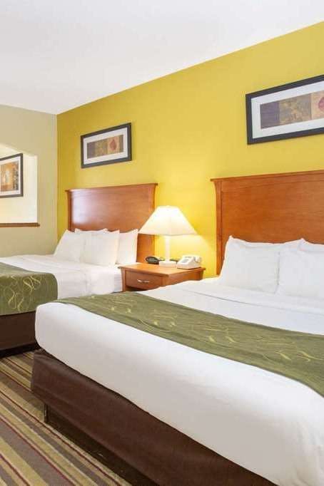 Hotel Baymont by Wyndham Marion photo 1