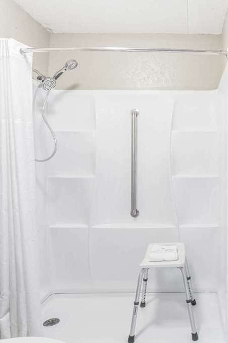 Hotel Super 8 by Wyndham Kingston photo 4