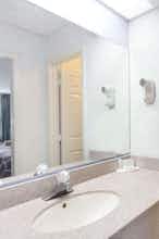 Hotel Super 8 by Wyndham Kingston photo 5