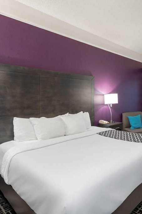 Hotel La Quinta Inn & Suites by Wyndham Latham Albany Airport photo 1