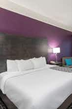 Hotel La Quinta Inn & Suites by Wyndham Latham Albany Airport photo 1