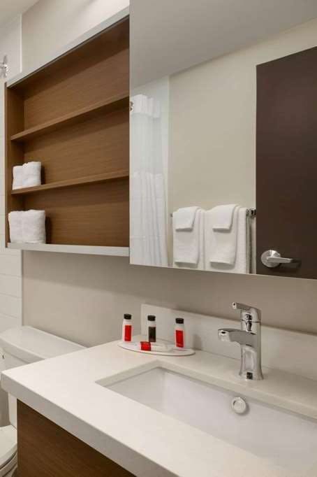 Hotel Microtel Inn & Suites by Wyndham Ladysmith Oyster Bay photo 4