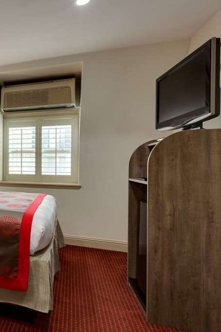 Hotel Ramada by Wyndham Oakland Downtown City Center photo 3