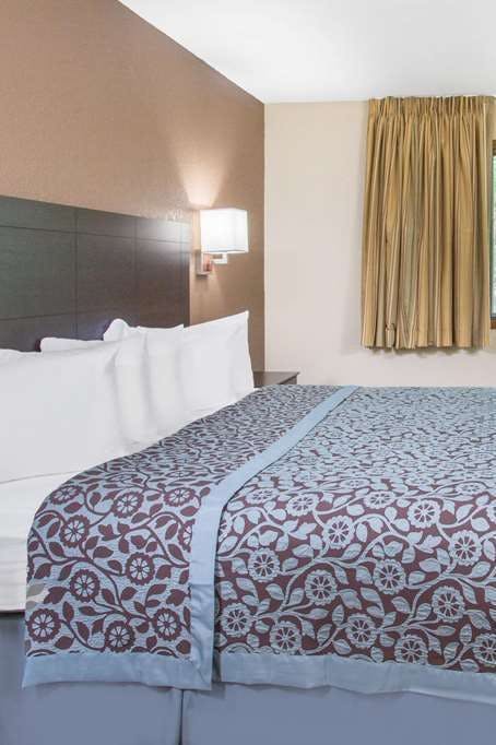 Hotel Days Inn & Suites by Wyndham Waterloo photo 2