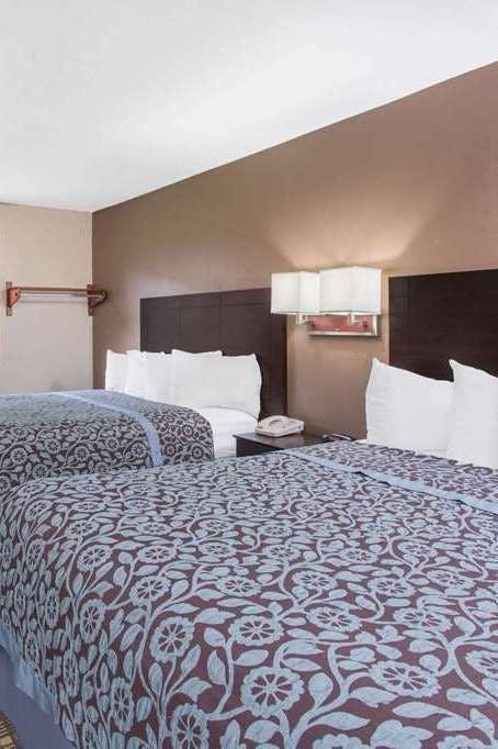 Hotel Days Inn & Suites by Wyndham Waterloo photo 3