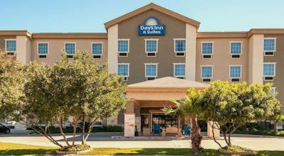 Days Inn & Suites by Wyndham San Antonio near Frost Bank Ctr