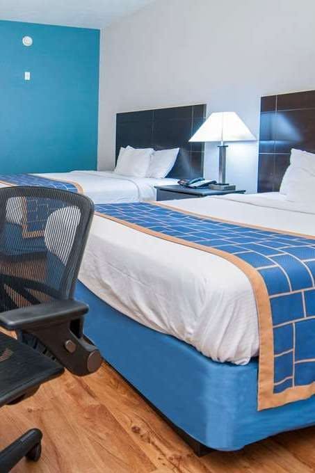 Hotel Days Inn & Suites by Wyndham San Antonio near Frost Bank Ctr photo 1