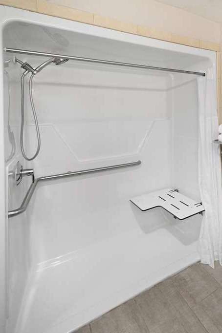 Hotel Days Inn & Suites by Wyndham San Antonio near Frost Bank Ctr photo 5