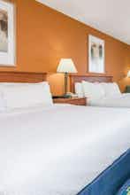 Hotel Baymont Inn Suites Santa Fe photo 2