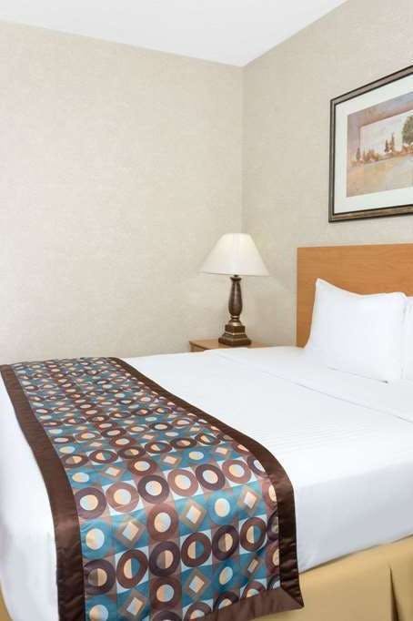 Hotel Baymont Waterloo photo 1