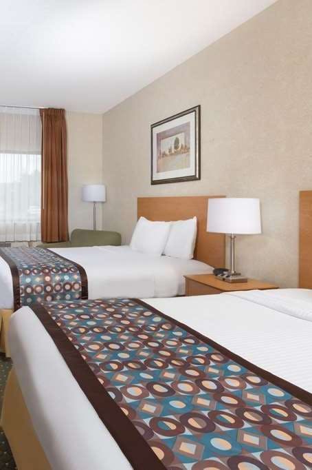 Hotel Baymont Waterloo photo 2