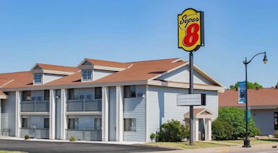 Super 8 by Wyndham La Crosse