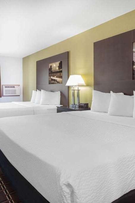 Hotel Super 8 by Wyndham La Crosse photo 1