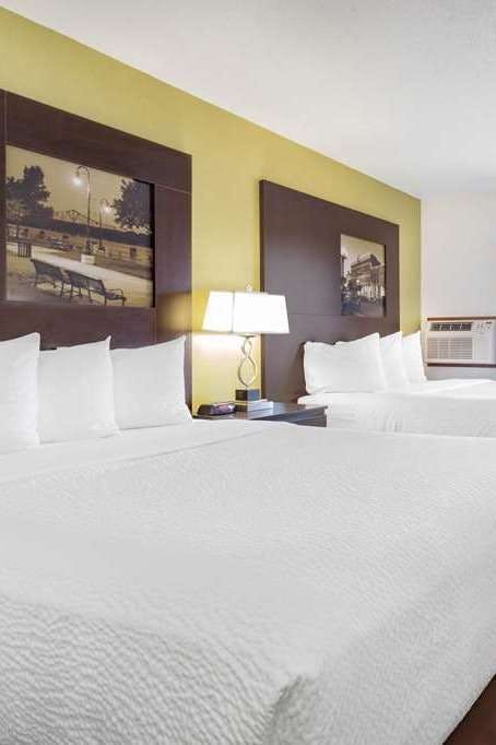 Hotel Super 8 by Wyndham La Crosse photo 4