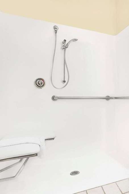 Hotel Super 8 by Wyndham Nixa/Springfield Area photo 4