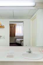 Hotel Baymont Sandusky photo 4