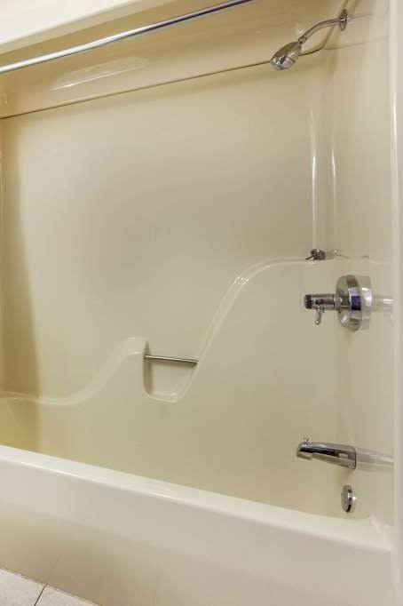 Hotel Travelodge by Wyndham Escanaba photo 5