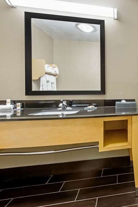 Hotel La Quinta Inn & Suites by Wyndham Leesville Ft. Polk photo 5